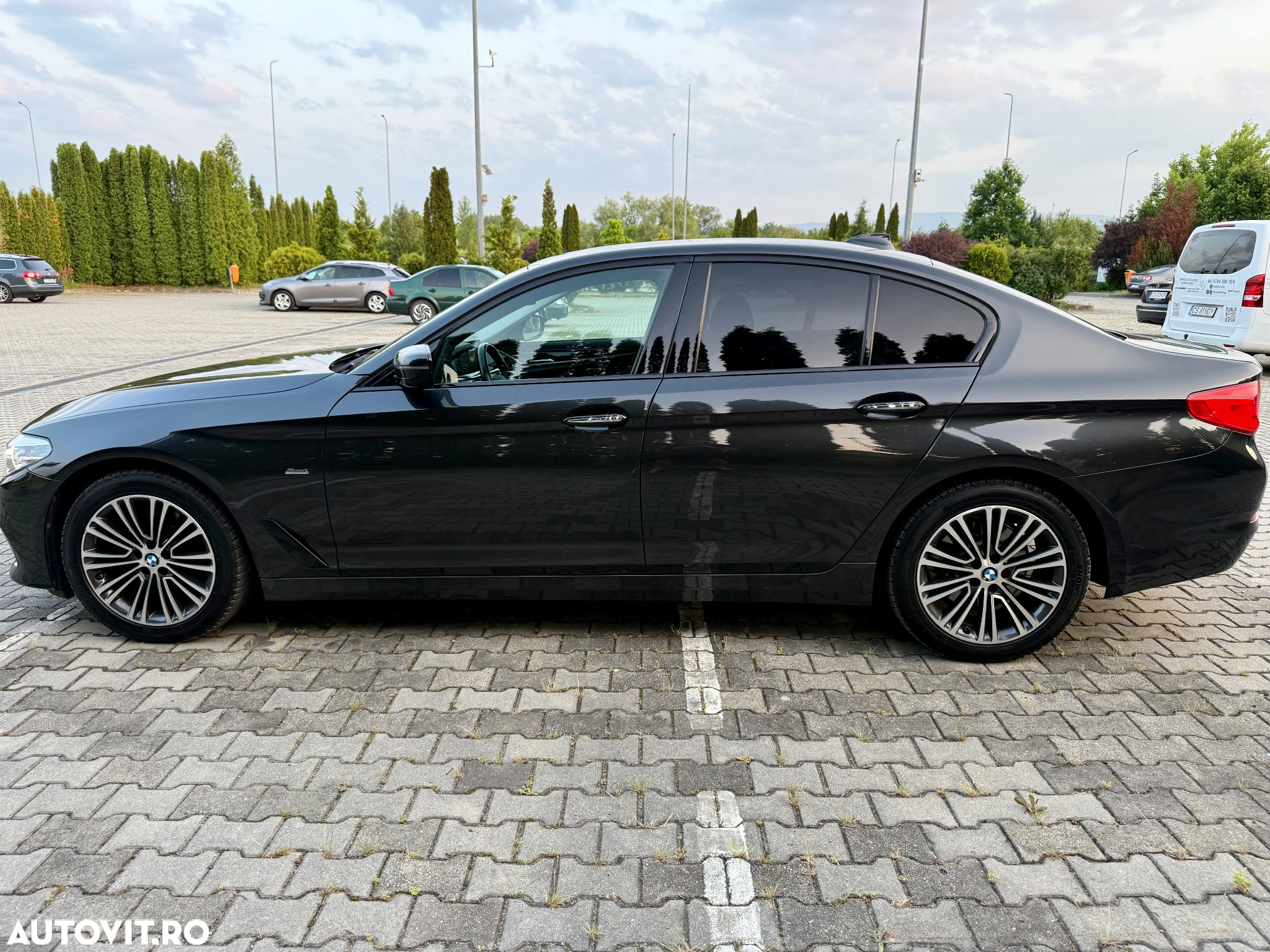 BMW Seria 5 520d xDrive AT - 30