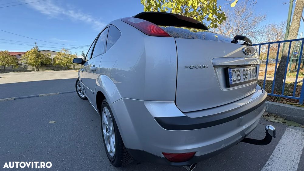 Ford Focus 1.6i Trend - 10