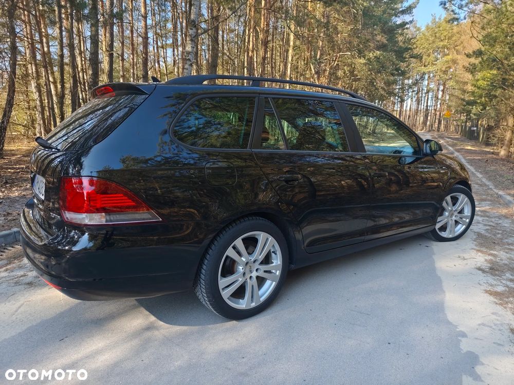 Volkswagen Golf 2.0 TDI DPF MATCH - 18