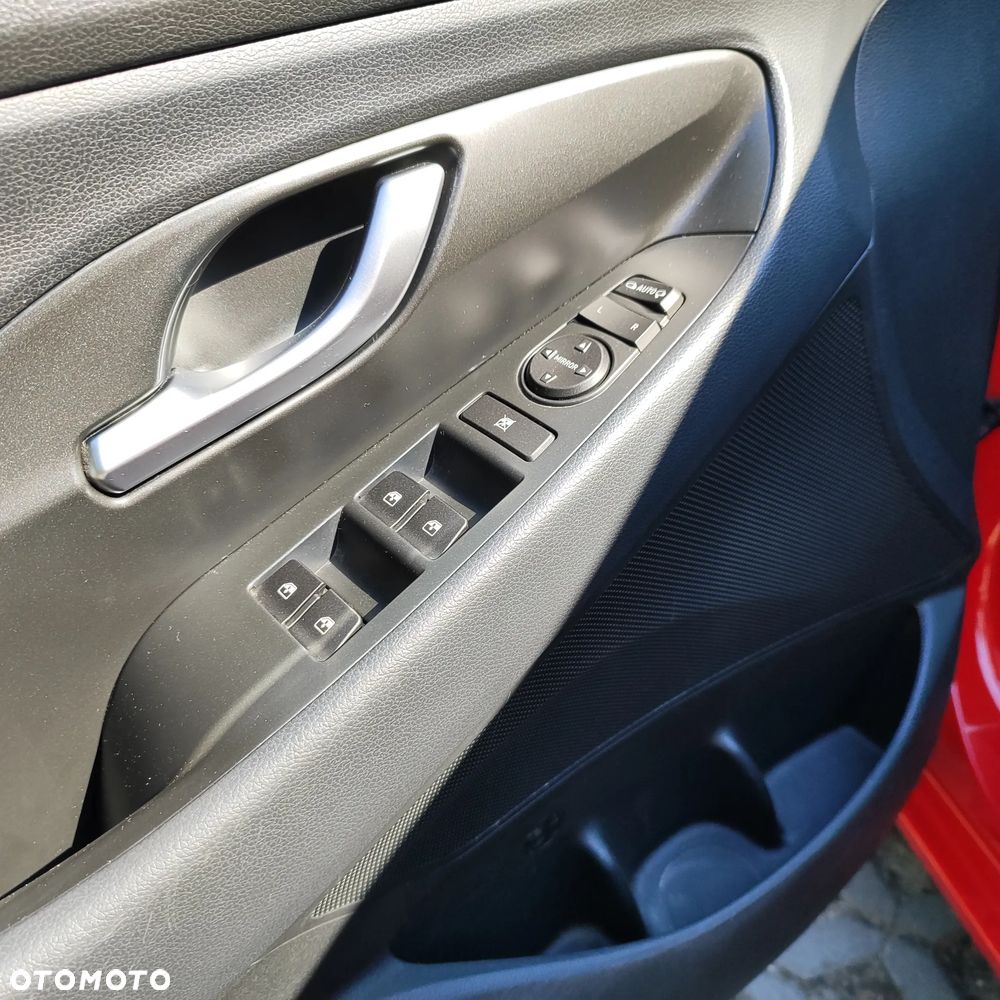 Hyundai i30 1.4 Premiere Comfort - 29