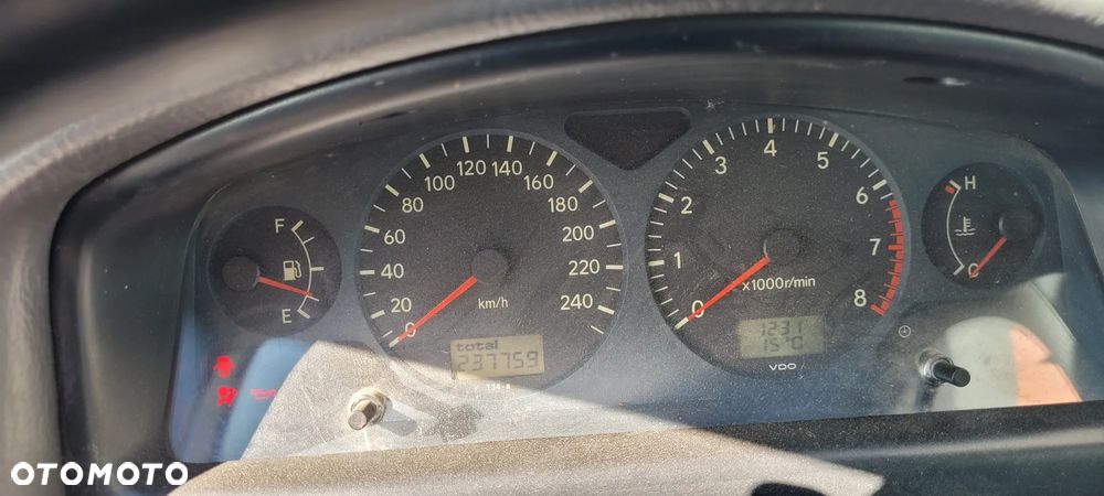 Toyota Avensis na części - 8