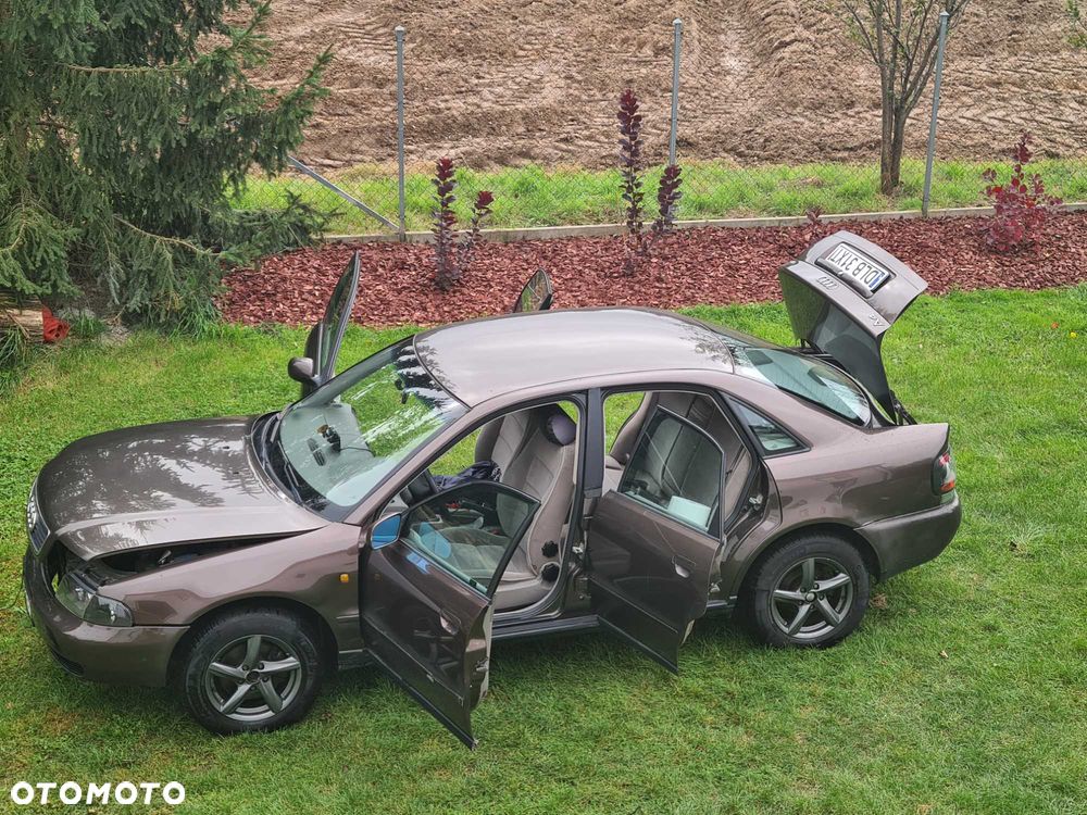 Audi A4 Limousine - 1