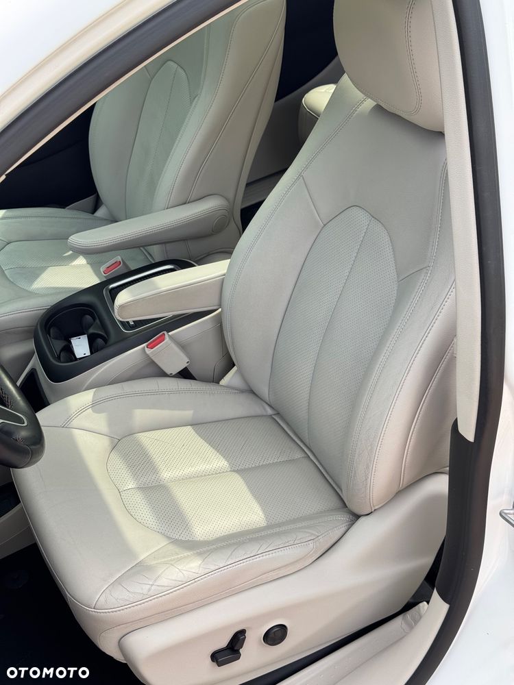 Chrysler Pacifica - 19