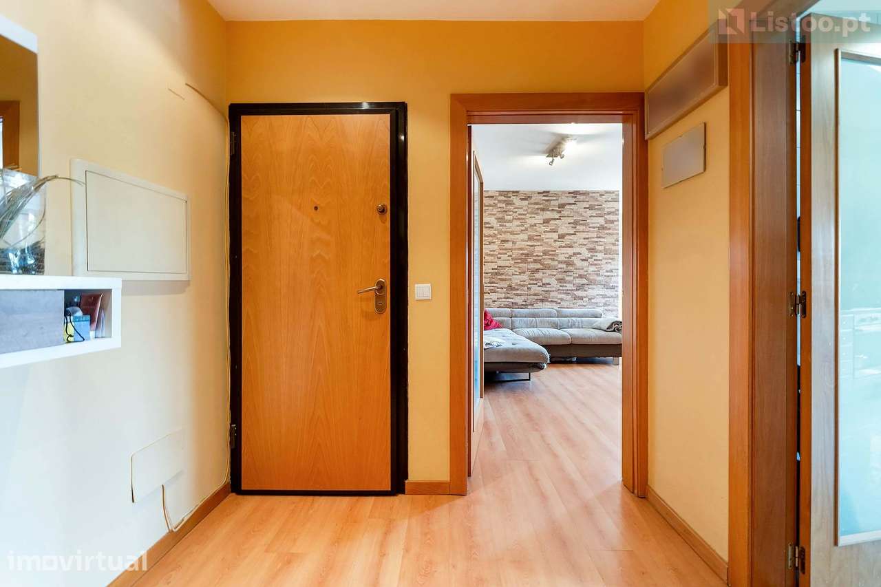 Apartamento T3 c/ Varanda e Garagem - View 4
