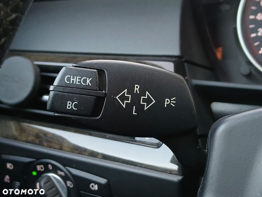 BMW Seria 5 540i - 27