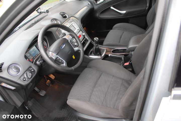 Ford Mondeo 2.0 Ambiente - 29