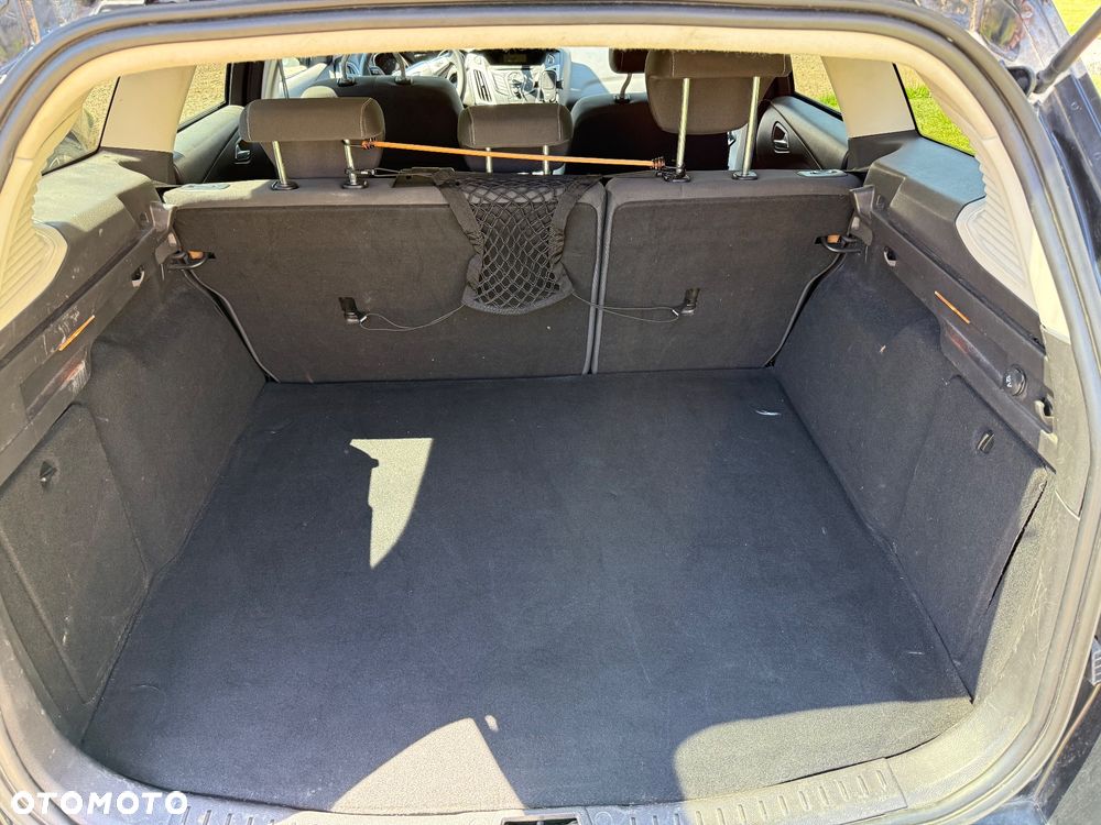 Ford Focus 1.6 Ambiente - 25