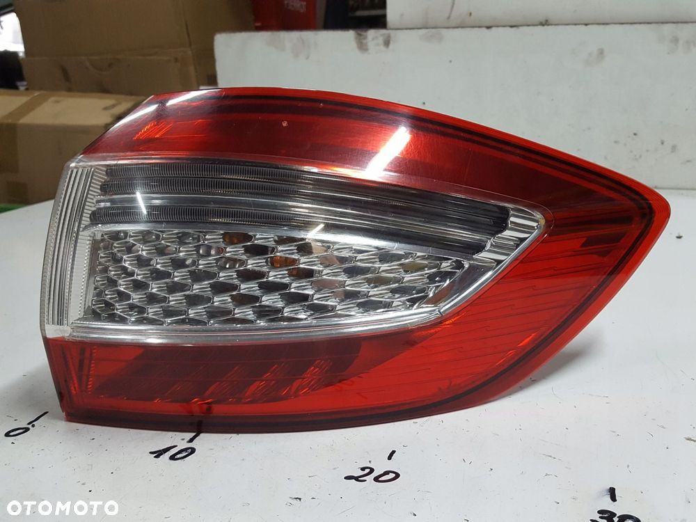 FORD MONDEO MK4 LIFT 10-14r KOMBI LAMPA PRAWA TYŁ - 2