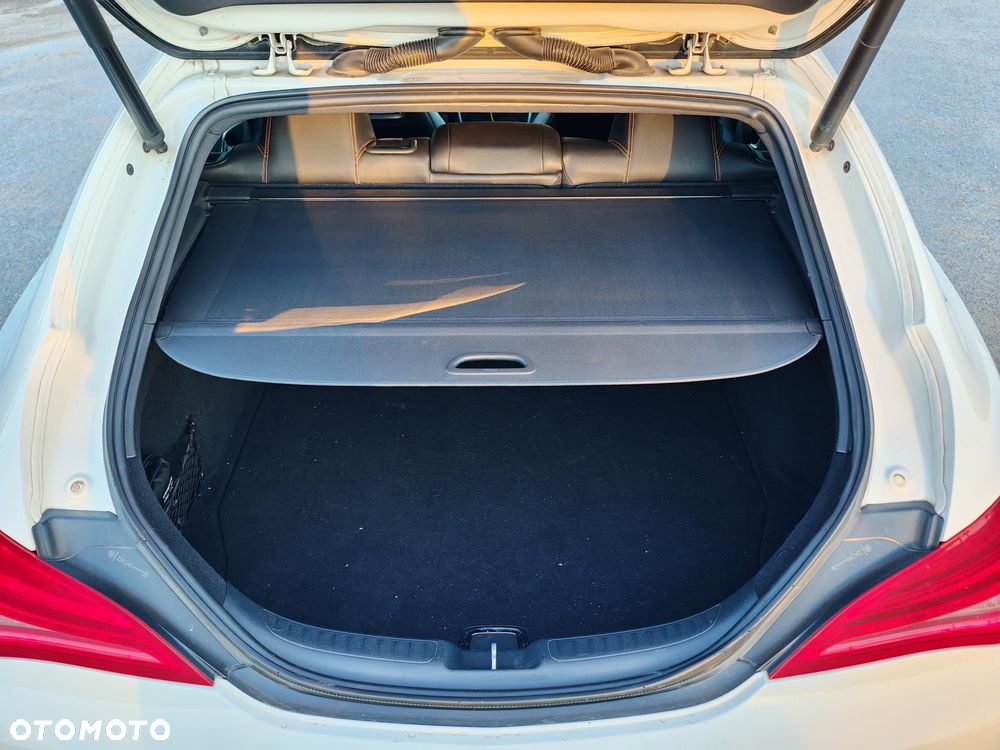 Mercedes-Benz CLA 200 7G-DCT - 17