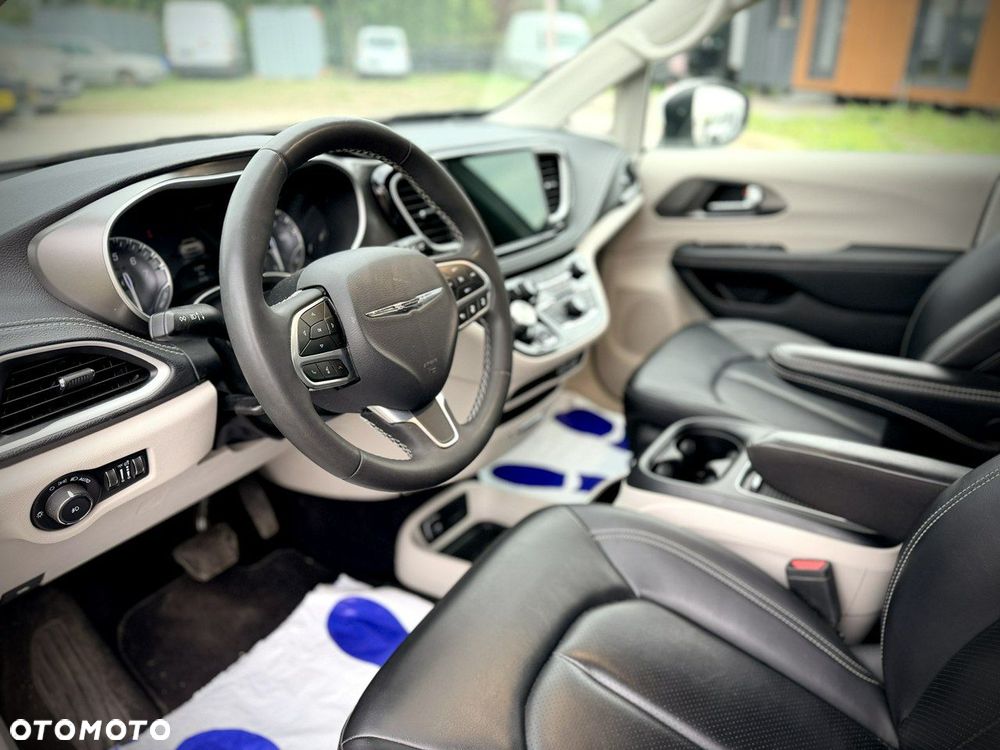 Chrysler Pacifica - 20