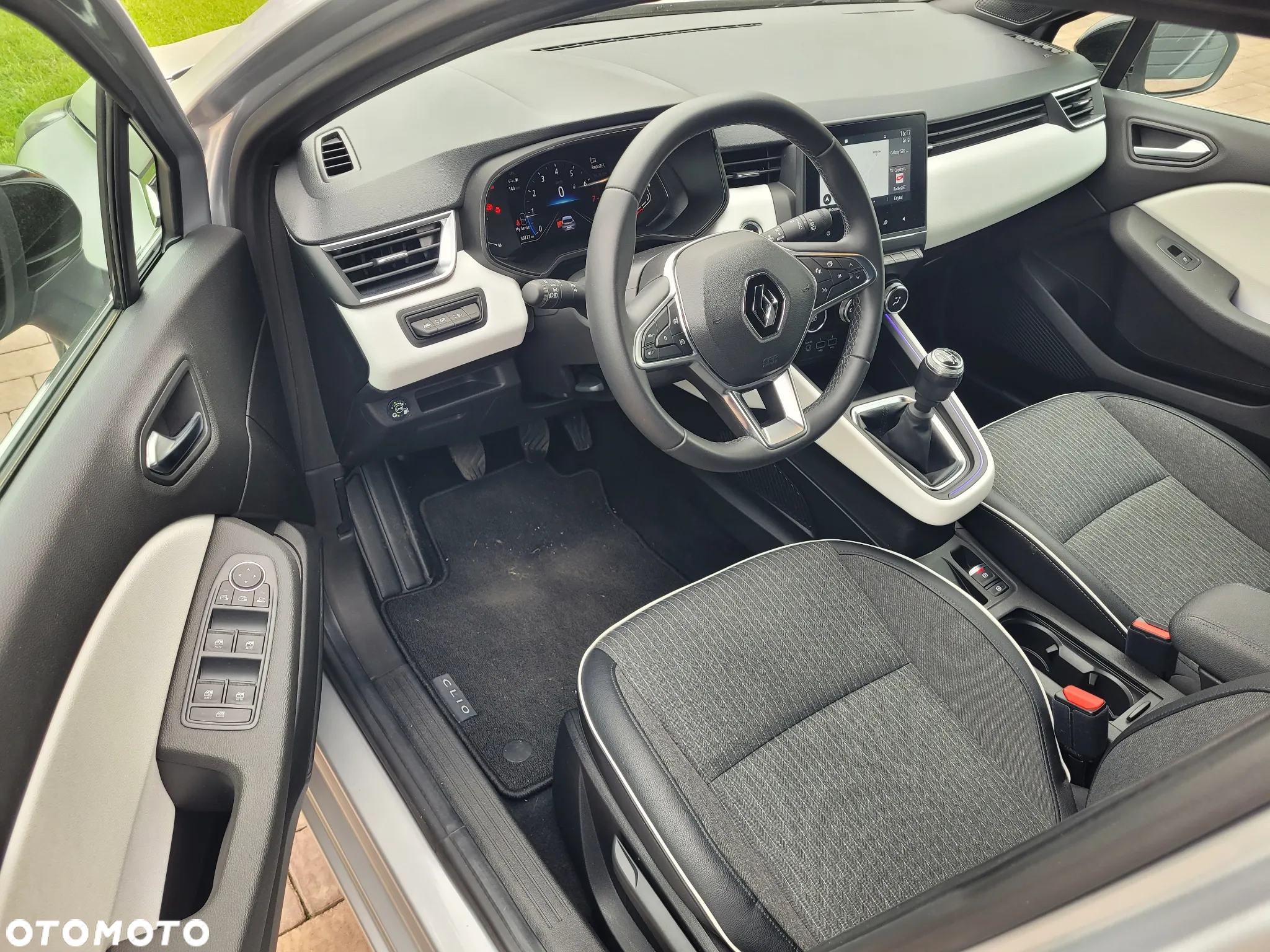 Renault Clio TCe 100 INTENS - 9