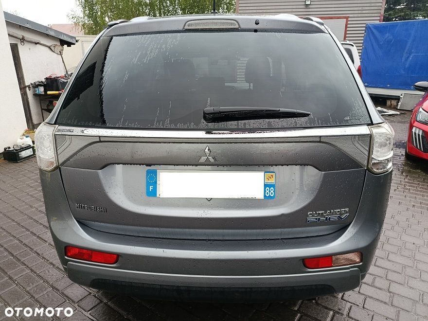 Mitsubishi Outlander - 4