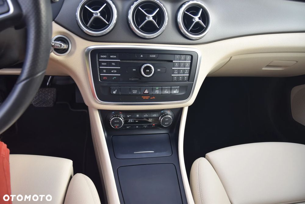 Mercedes-Benz GLA 200 7G-DCT Urban - 34