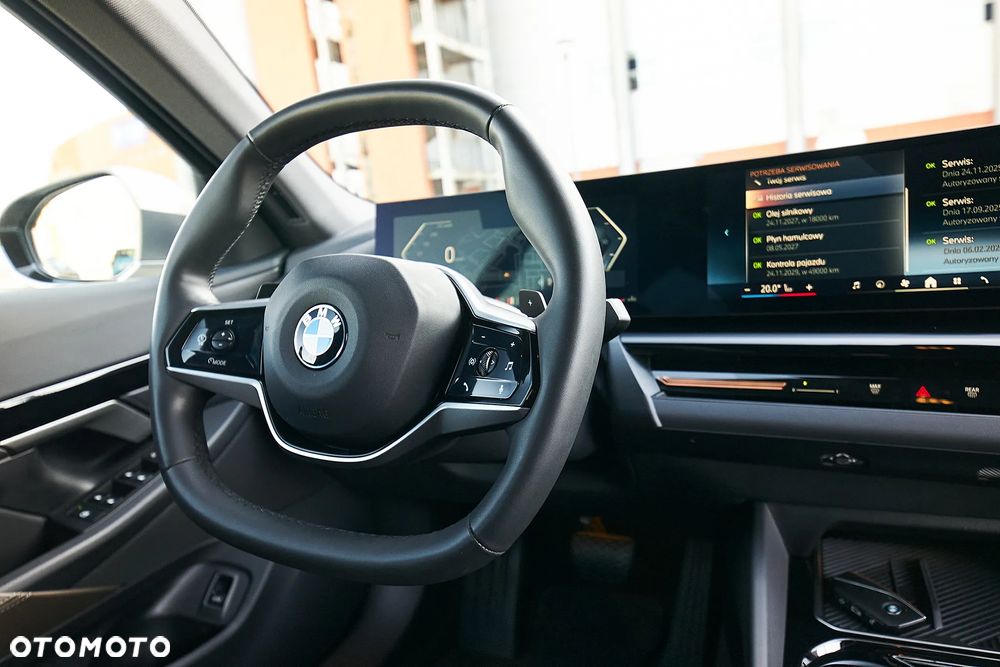 BMW Seria 5 520i mHEV - 33