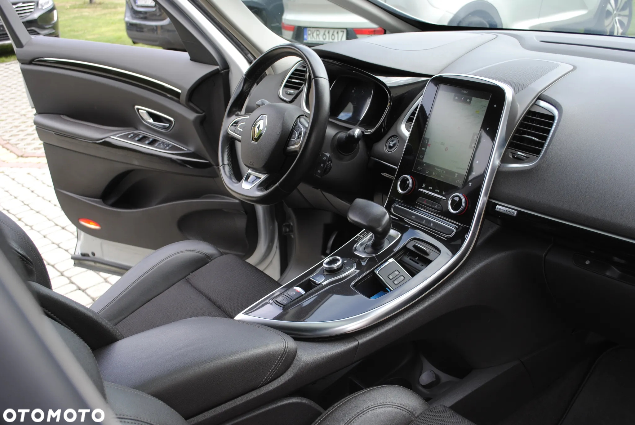 Renault Espace 1.6 dCi Energy Initiale Paris EDC 7os - 17
