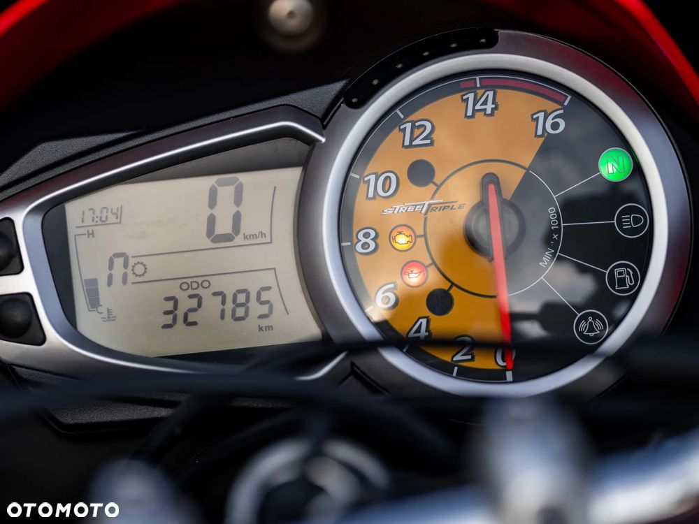 Triumph Street Triple - 10