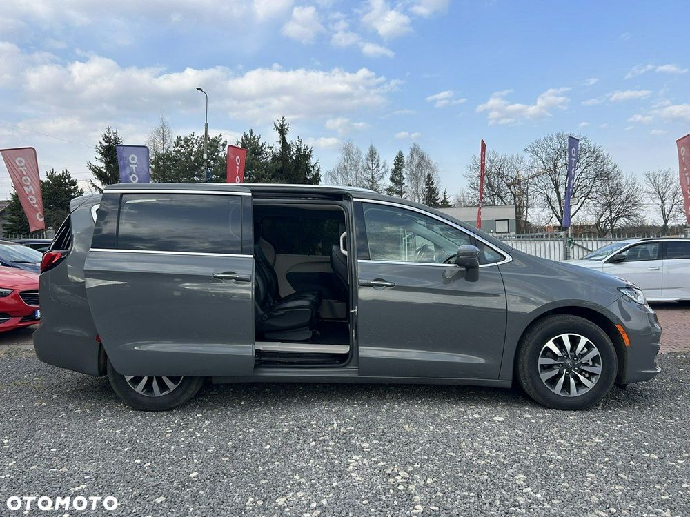 Chrysler Pacifica - 12