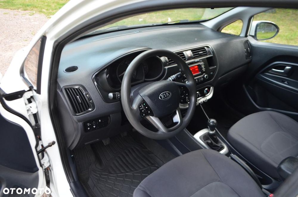 Kia Rio 1.2 L - 24