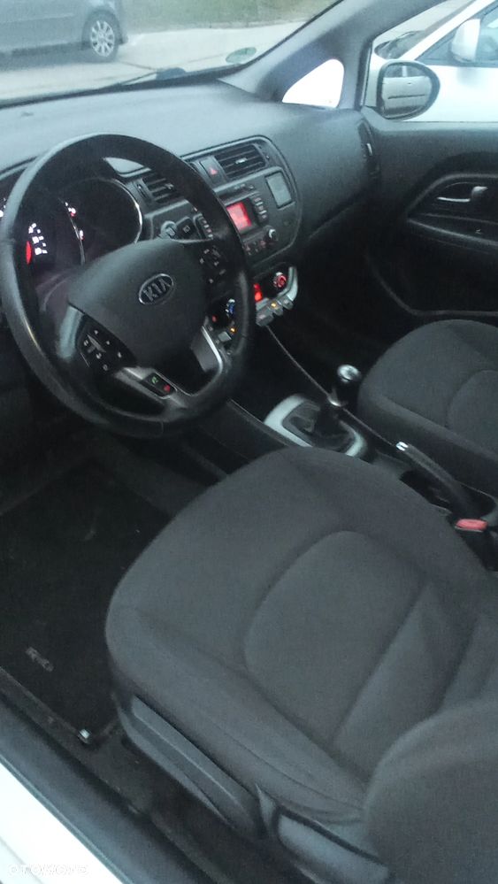 Kia Rio - 7