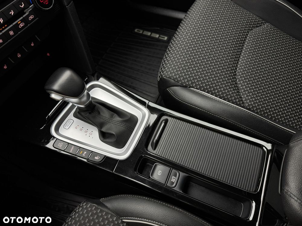 Kia Ceed 1.6 GDI PHEV L Business Line DCT - 28