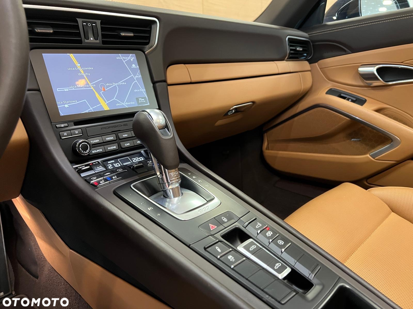 Porsche 911 Targa 4 GTS PDK - 15