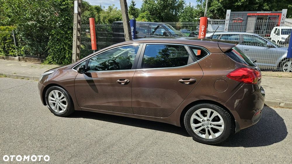 Kia Ceed 1.6 CRDi 128 Dream Team Edition - 13