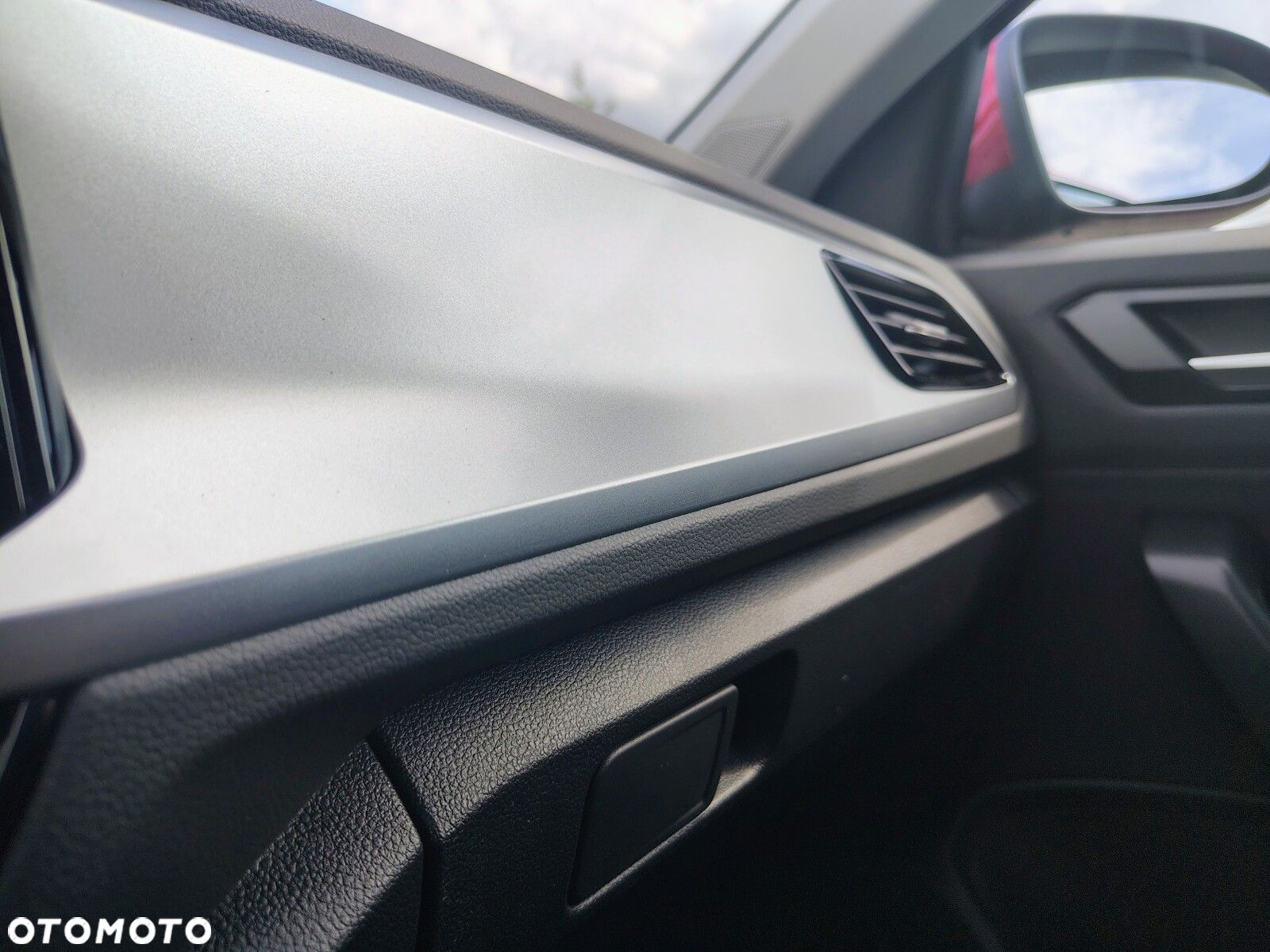 Volkswagen T-Roc - 18