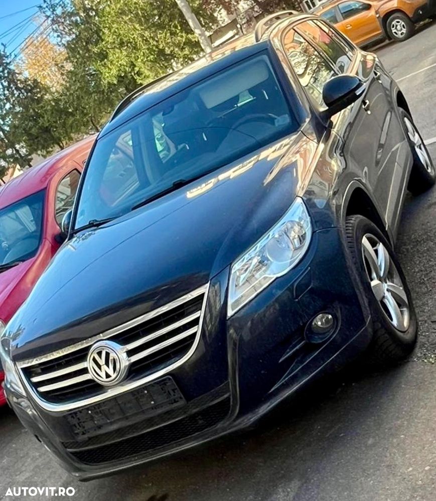 Volkswagen Tiguan - 1