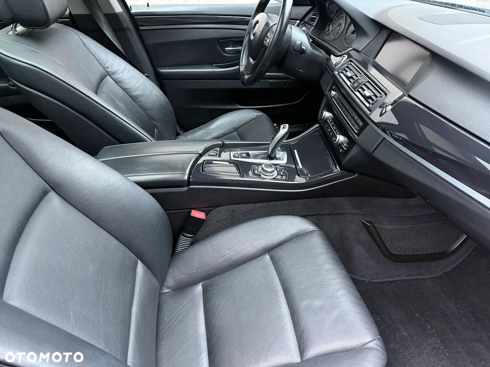 BMW Seria 5 520d Luxury Line - 13