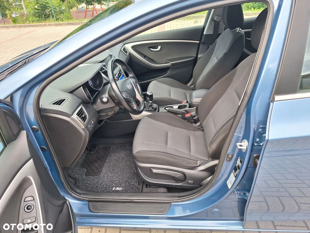 Hyundai i30 blue 1.6 GDI Trend - 12