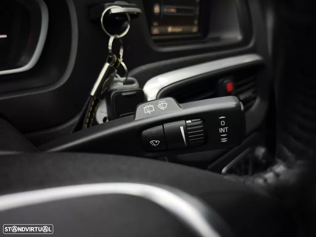 Volvo V40 1.6 D2 Momentum Eco - 27