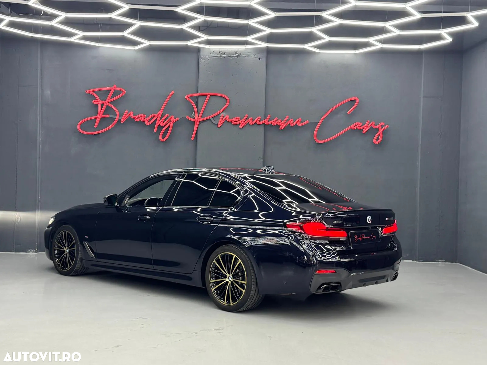 BMW M5 M550i xDrive AT - 12