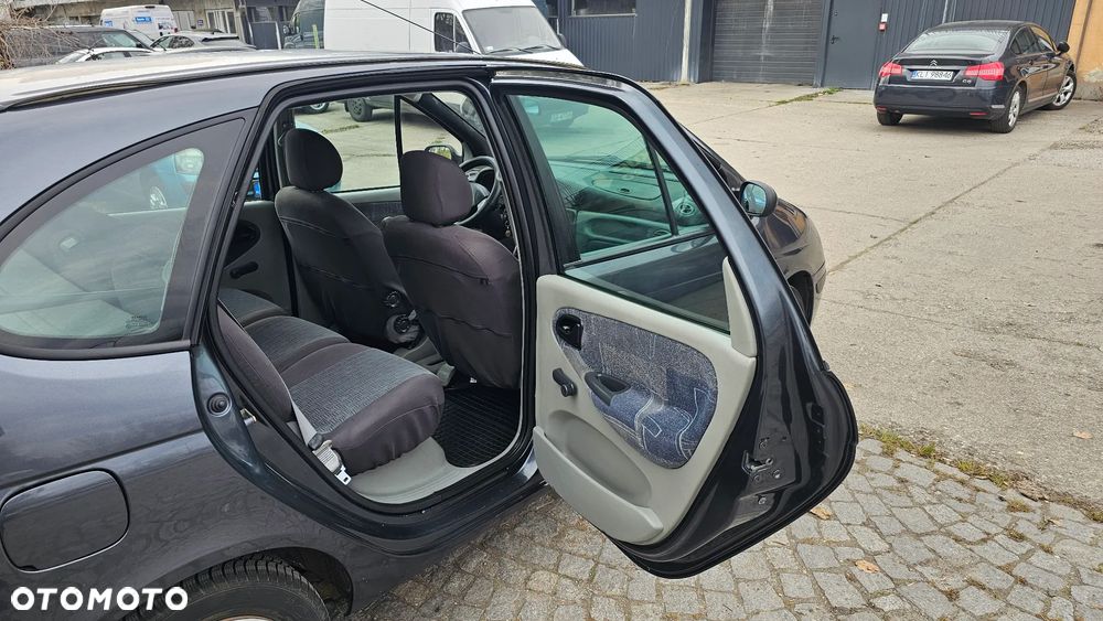 Renault Scenic 1.6 16V EXpression - 19