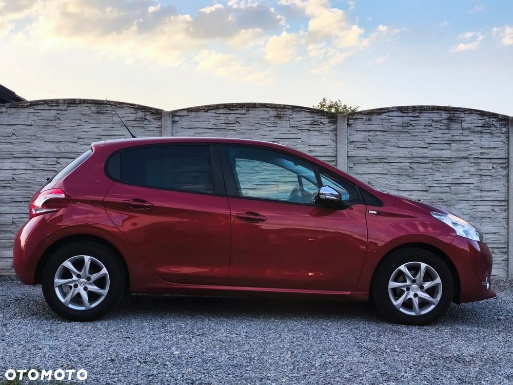 Peugeot 208 - 5