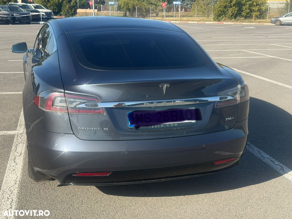 Tesla Model S - 3