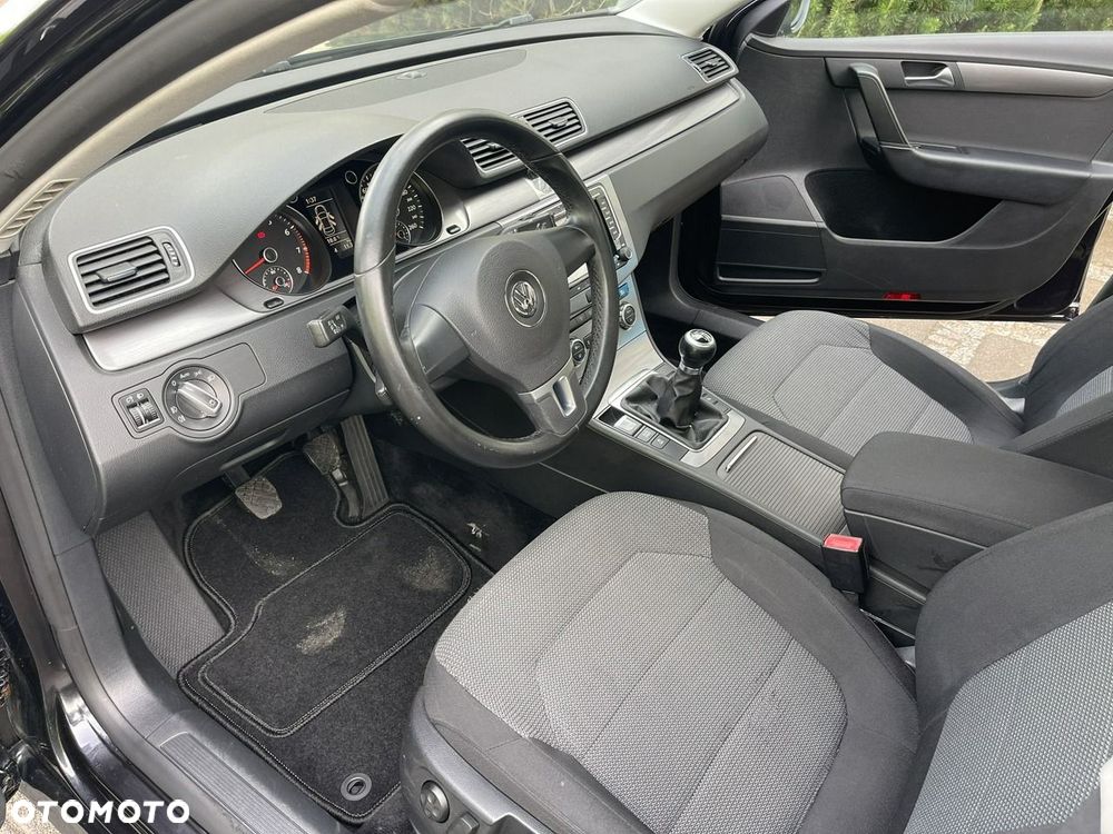 Volkswagen Passat - 16