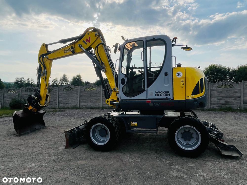 Wacker Neuson EW 100 / ROTOTILT / 4 Łyżki + Widły / Plug + Podpory / Sprowadzona / Koparka Kołowa - 12
