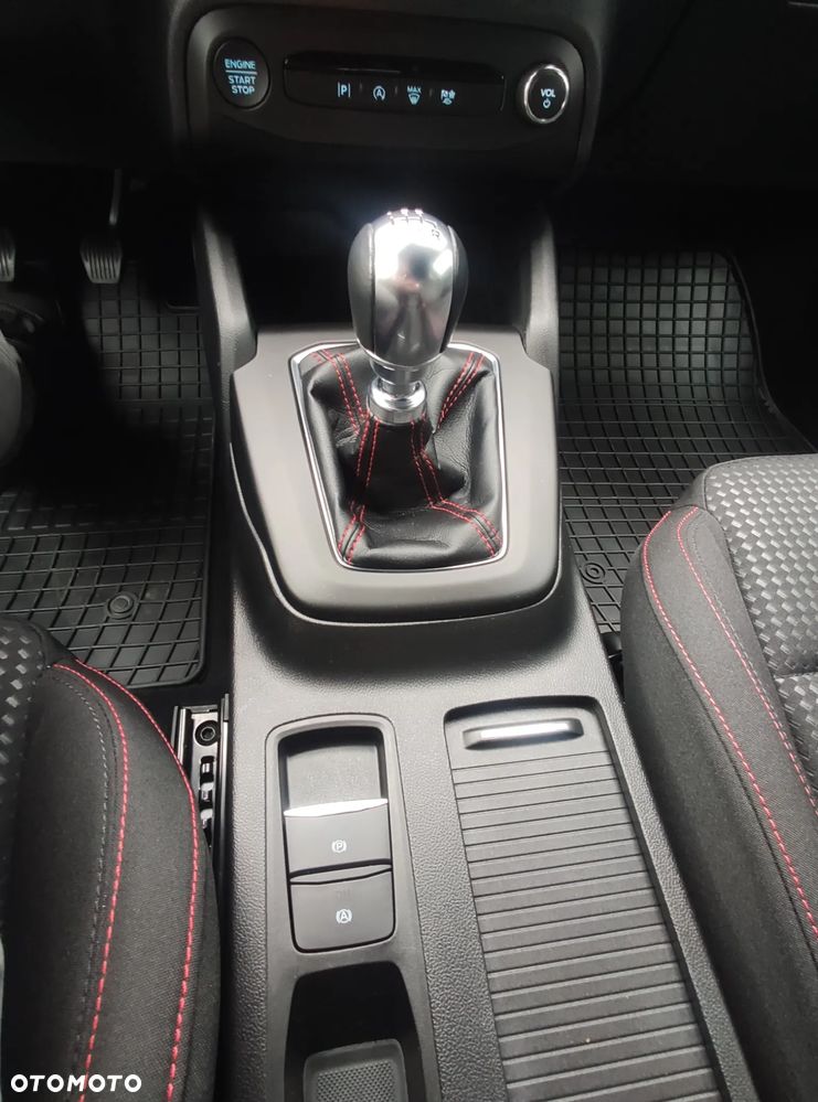 Ford Focus 1.0 EcoBoost Hybrid ST-LINE X - 20