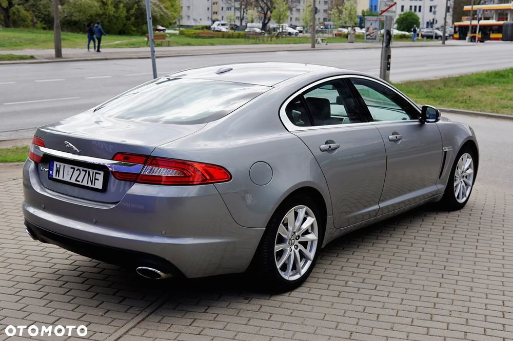 Jaguar XF 3.0 V6 D Luxury - 6