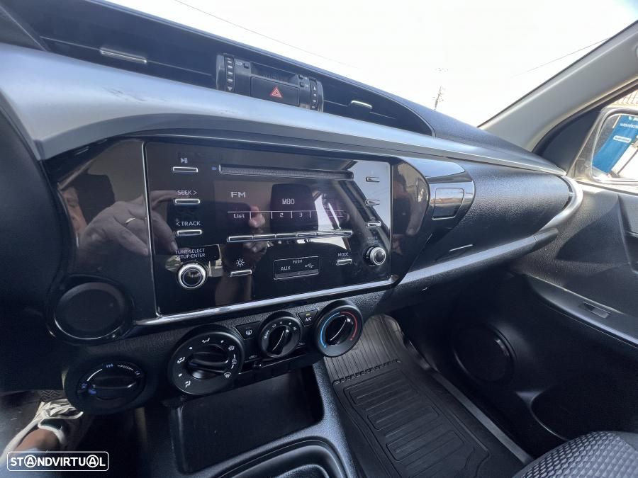 Toyota Hilux 2.4 D-4D 4WD CD CM - 31