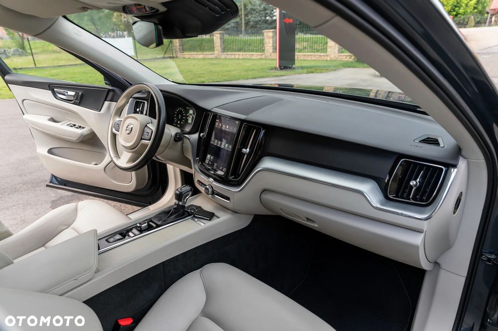 Volvo XC 60 D4 AWD Geartronic Momentum - 26