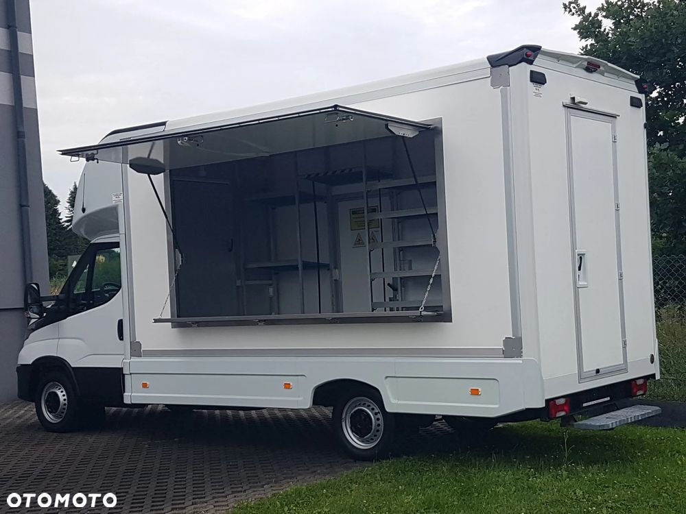Iveco DAILY SKLEP FOODTRUCK BAR KONTENER NISKOPODŁOGOWY 4,44x2,23x2,42 KLIMA 35S14 DMC 3500KG - 3