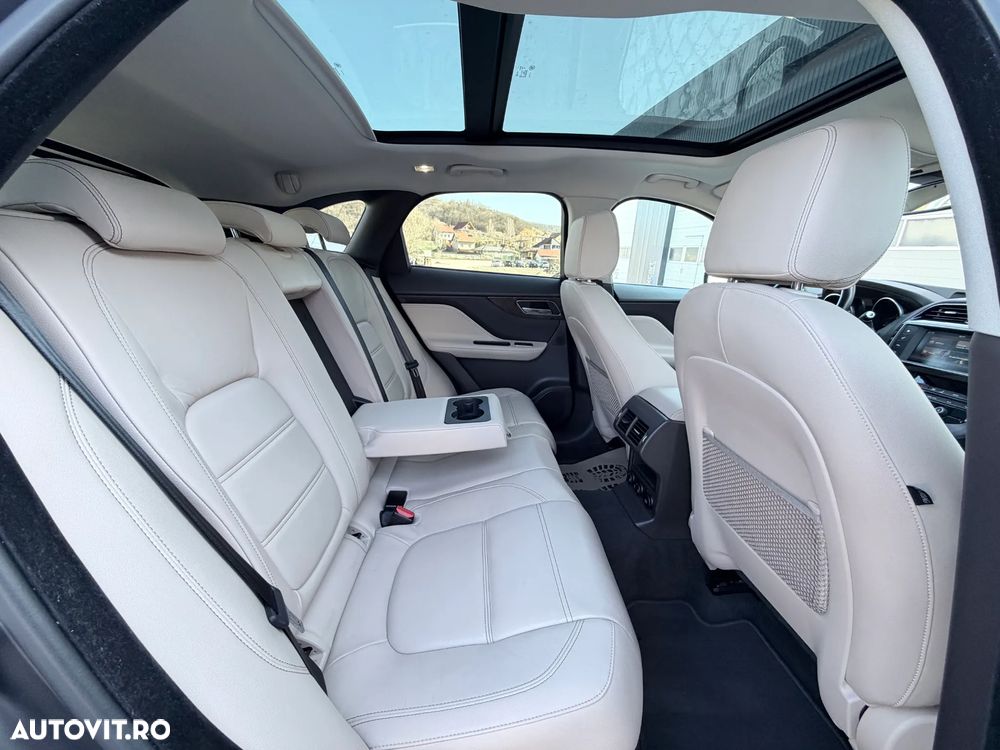 Jaguar F-Pace 30d AWD Prestige - 8