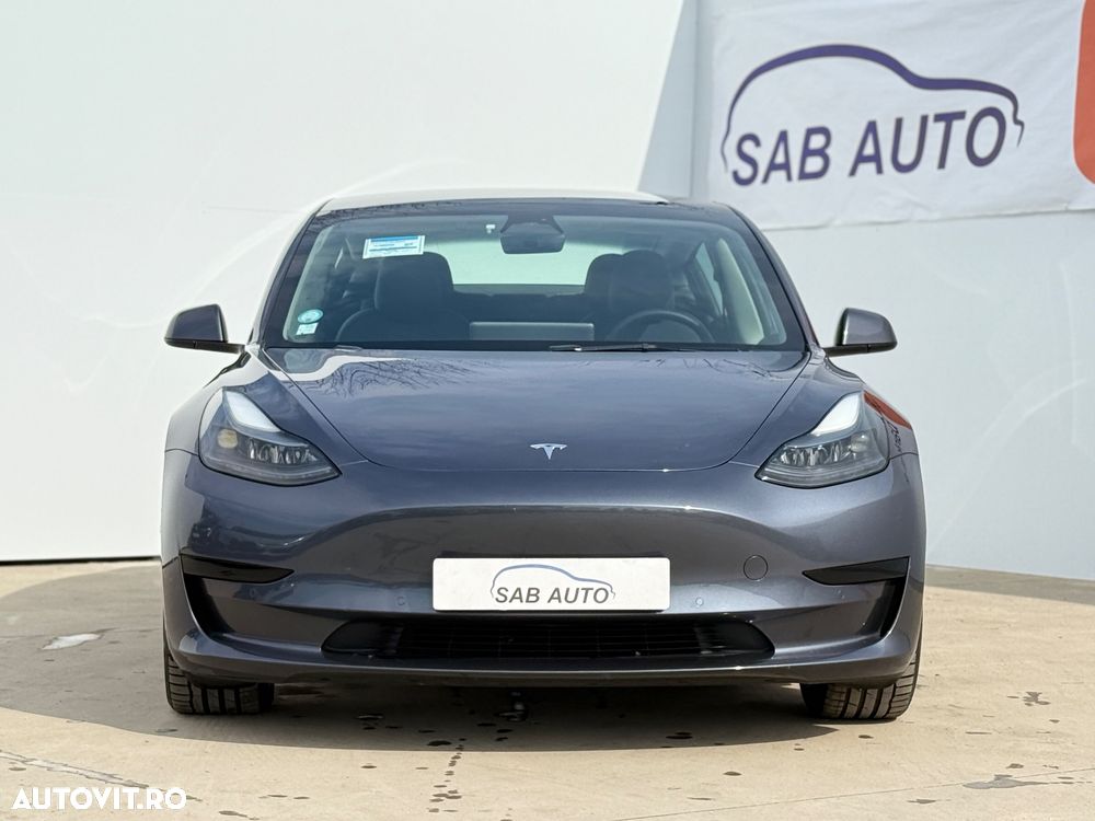 Tesla Model 3 - 3