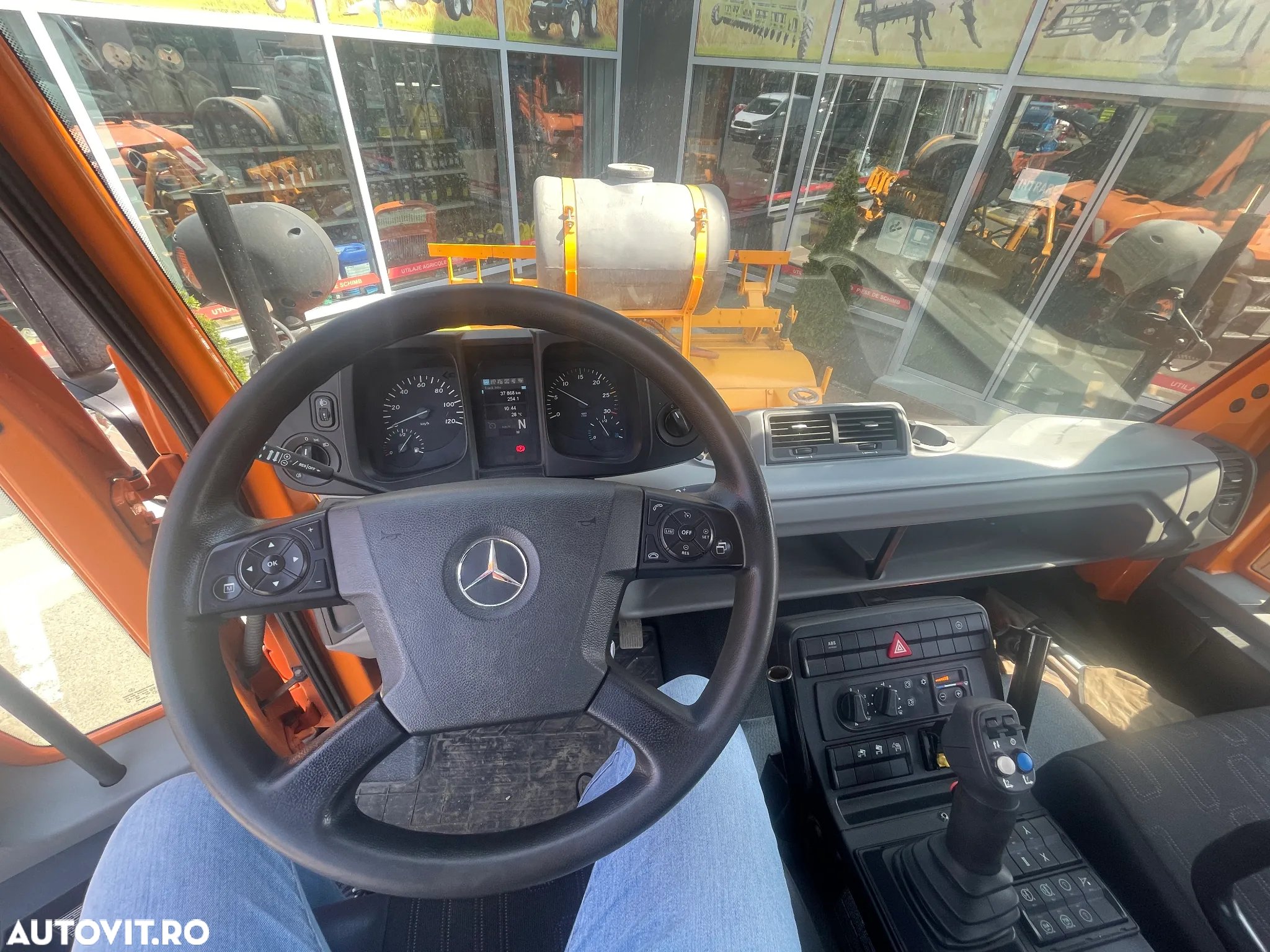 Mercedes-Benz UNIMOG U218 - 6
