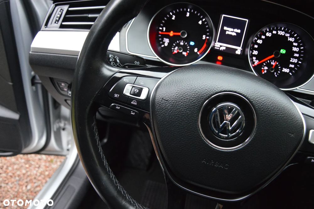 Volkswagen Passat Variant - 25
