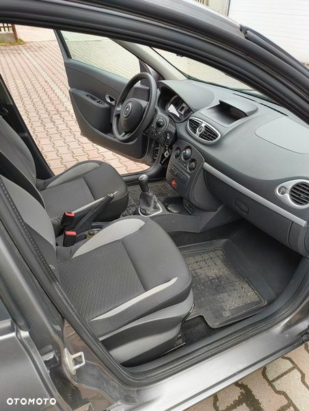 Renault Clio 1.5 dCi Alize - 9
