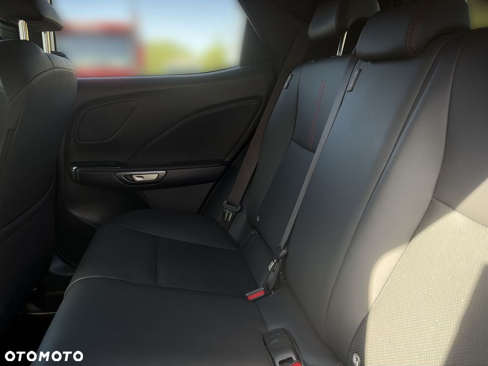 Lexus LBX 1.5 Hybrid Emotion - 12