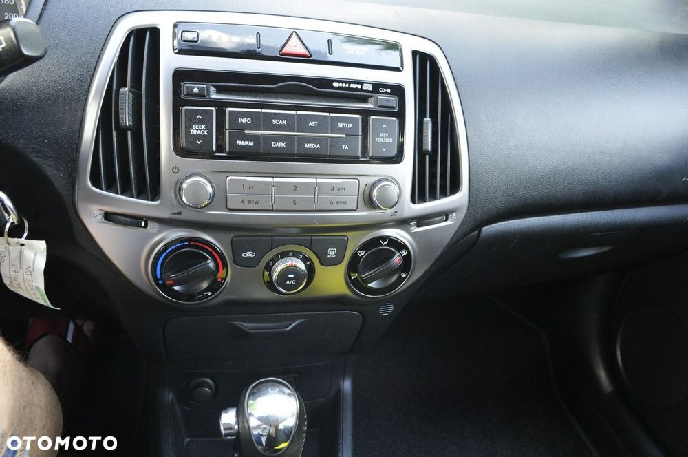 Hyundai i20 - 12