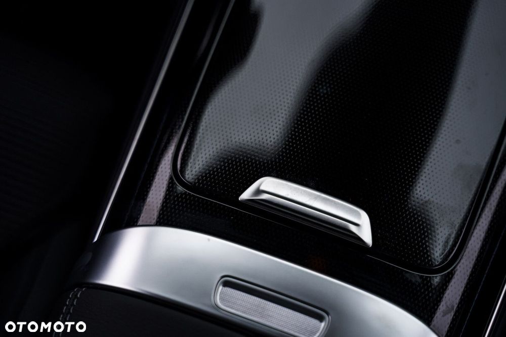 Mercedes-Benz GLC - 22